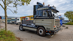 20251019-Tom-Holding-00554